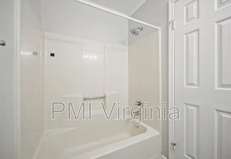1151 Hillock Xing — Photo 17