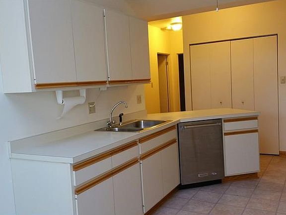 4th image of 2808 Leona Ln