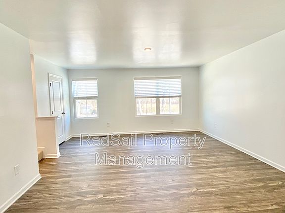 4th image of 22 Manilla Cir