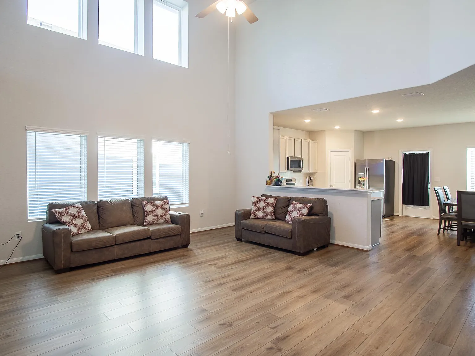 4 bed, 2.5 bath, 2507 sqft, $2,750 — Photo 3