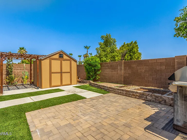 12545 W Cambridge Ave — Photo 36