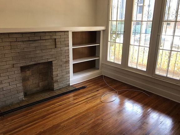 4th image of 942 N Hudson Ave