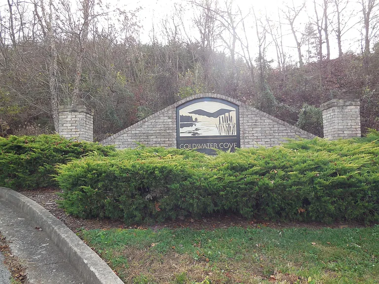 341 Coldwater Dr — Photo 37
