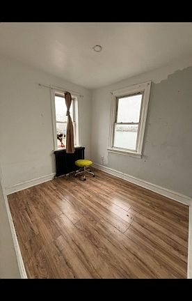 4th image of 128 N Hartford Ave