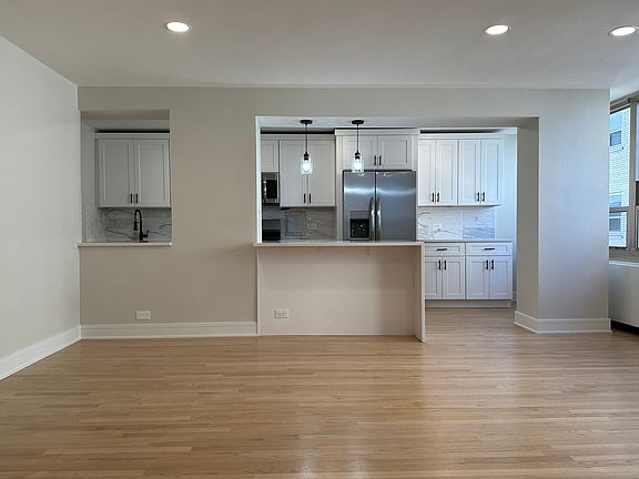 2nd image of 3950 N Lake Shore Dr APT 920