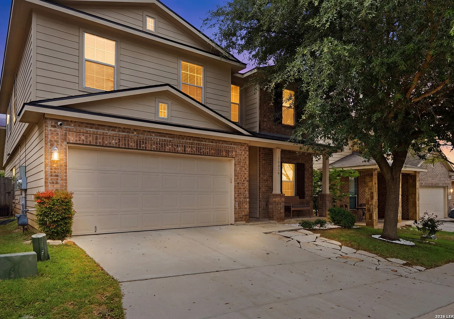 4 bed, 2.5 bath, 2513 sqft, $2,200 — Photo 2