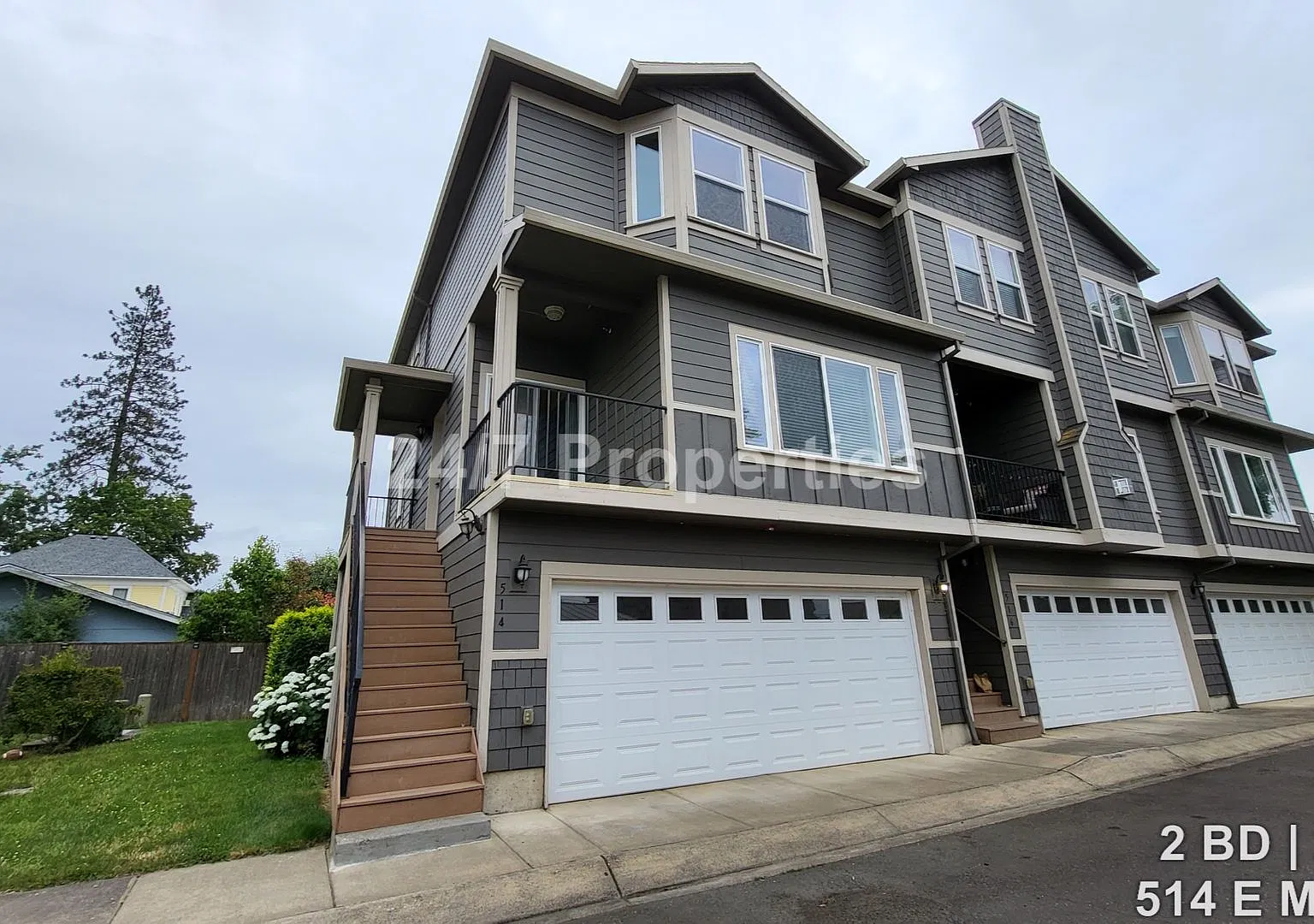 Spacious & Modern 2 BD | 2.5 BA Townhome - Molalla — Photo 2