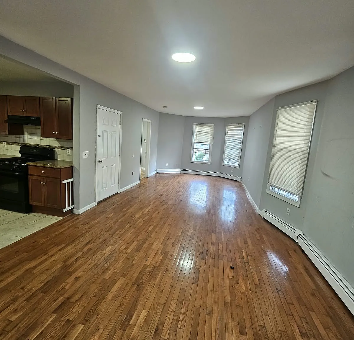 3 bed, $2,100 — Photo 3