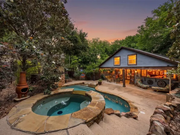 1025 W Main St, Waxahachie, TX 75165