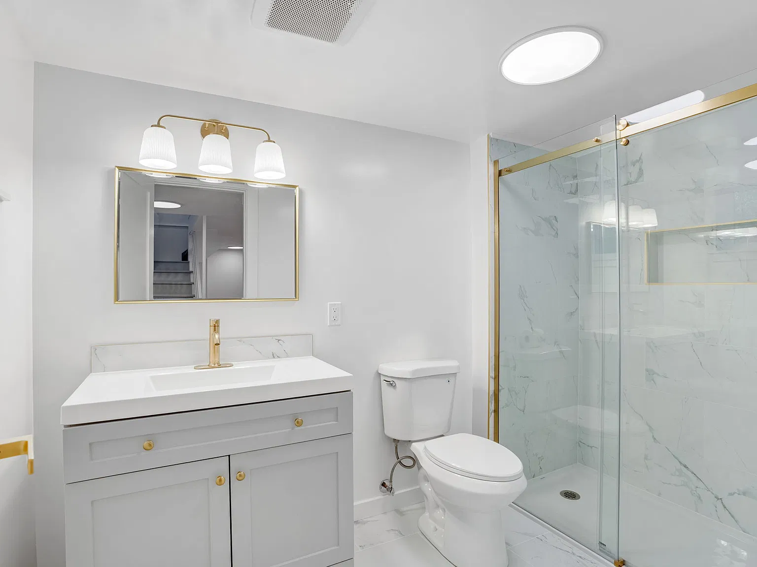 2 bed, 1100 sqft, $2,699 — Photo 2