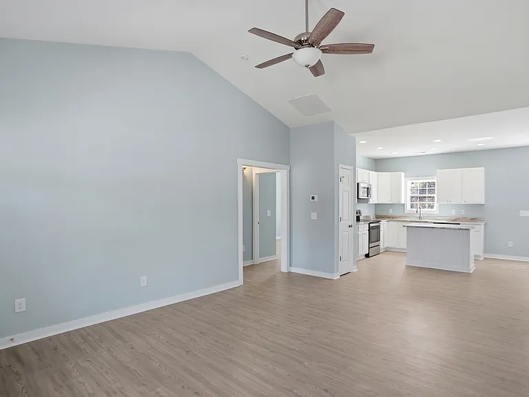 1040 Beaufort Rd — Photo 6