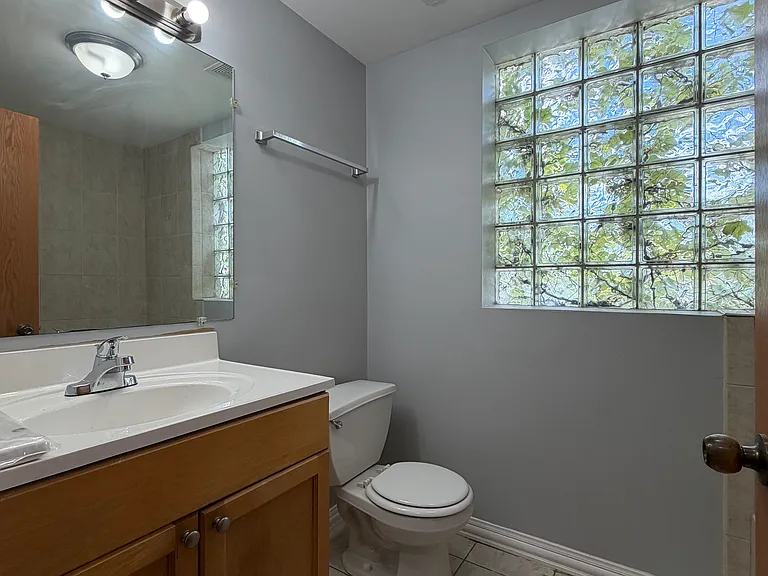 2702 W Warren Blvd #1 — Photo 8