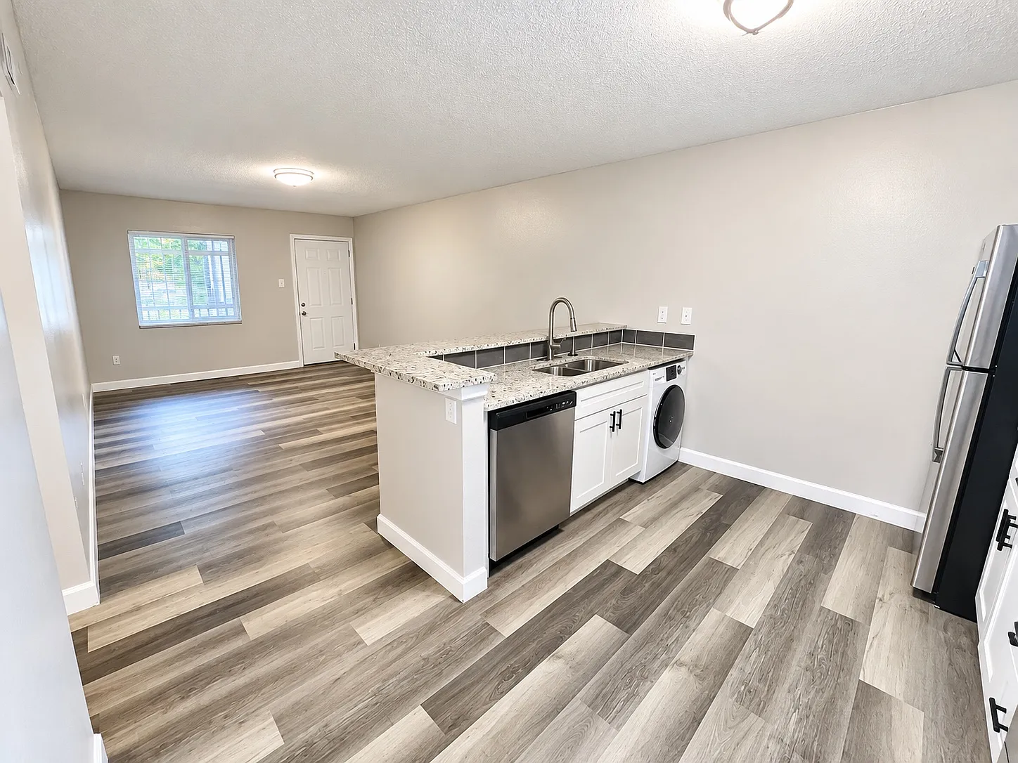 1 bed, 875 sqft, $1,295 — Photo 3