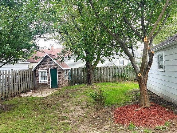 3rd image of 1199 Evelyn Ave