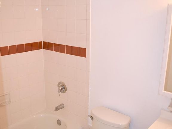 4th image of 16030 NE 19th Ct APT 105