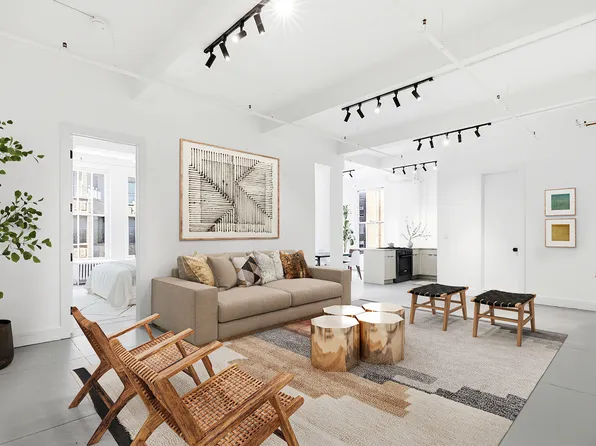 325 W 37th St Floor 9F, New York, NY 10018