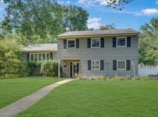 10 Fieldstone Ln, Ocean, NJ 07712