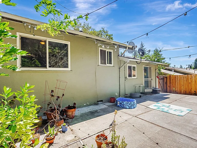 2050 Donald Dr — Photo 16
