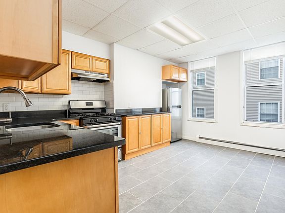 2nd image of 94 Mallory Ave #2