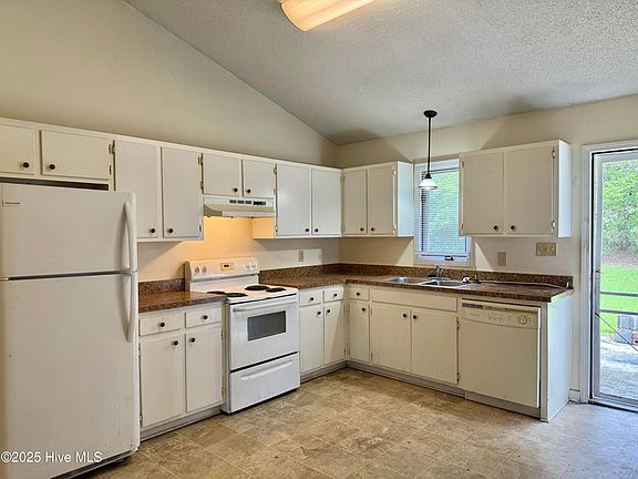 4th image of 1508 Princeton Ln #A