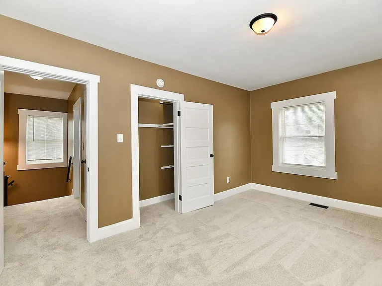 812 E 40th St — Photo 24