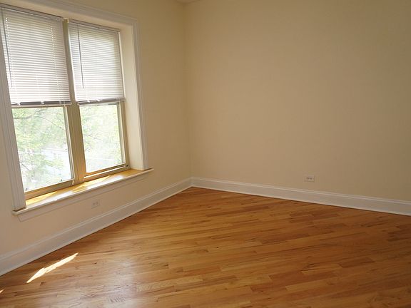 4th image of 3610 W Wilson Ave