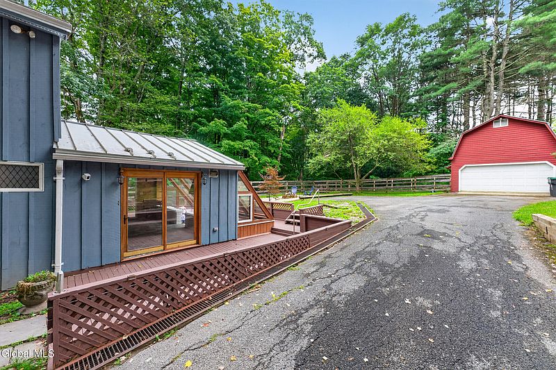 3rd image of 5647 Lake Road