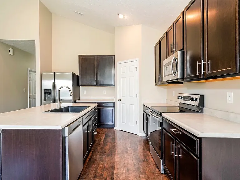 823 Fieldstone Dr — Photo 11