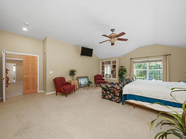 5670 Brentwood Dr — Photo 37