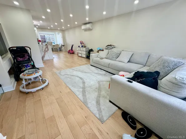 13762 70th Road, Flushing, NY 11367