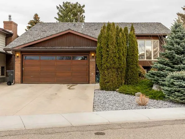 2208 W 27th Ave S, Lethbridge, AB T1K 6K4