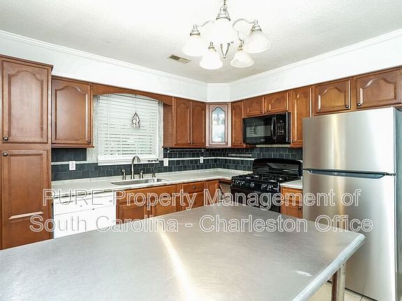 4th image of 7648 Hillview Ln