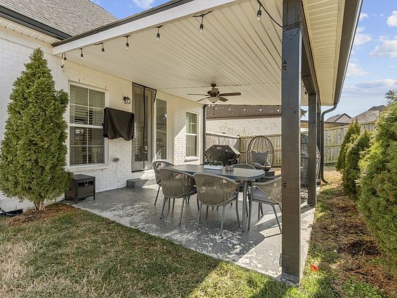 5th image of 188 Karen Dr