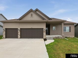 5216 Sheridan Rd, Papillion, NE 68133