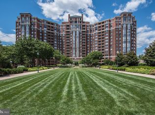 5809 Nicholson Ln APT 403, North Bethesda, MD 20852