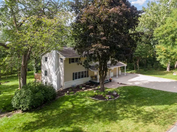 6902 Canterbury Ln, Eden Prairie, MN 55346