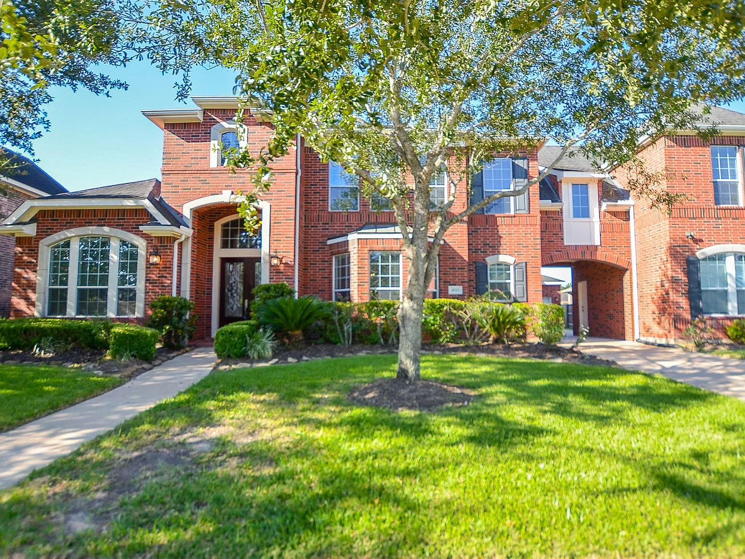 4 bed, 4.0 bath, 4407 sqft, $4,200 — Photo 2