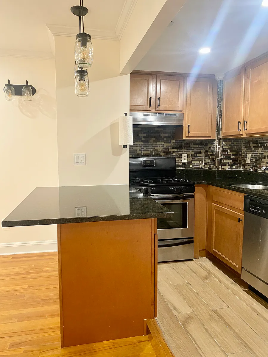 Building Photo - 14-43 28th Ave #3D