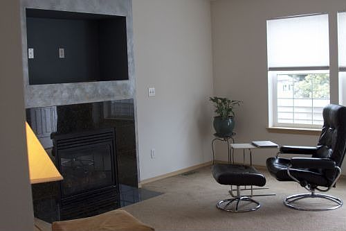 living room w gas fireplace