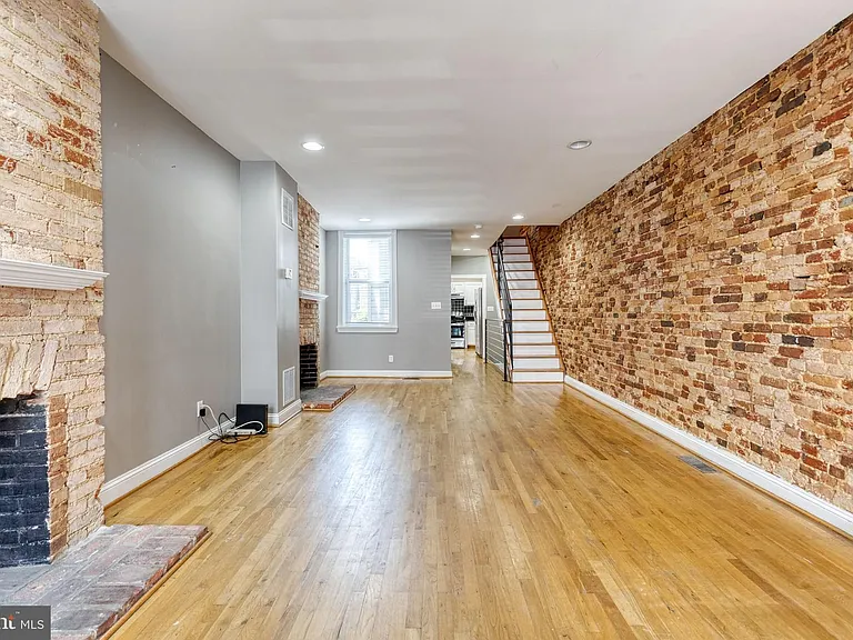 1514 Light St — Photo 4