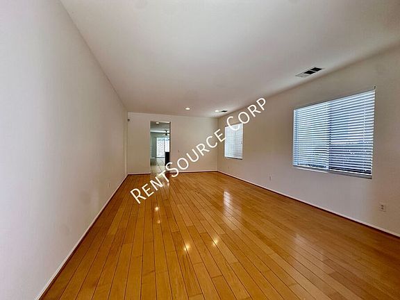 2nd image of 27912 Mariposa St