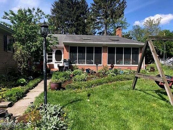 3rd image of 1208 Newry Ln