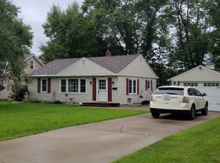 110 S Oregon Ave, Morris, MN 56267