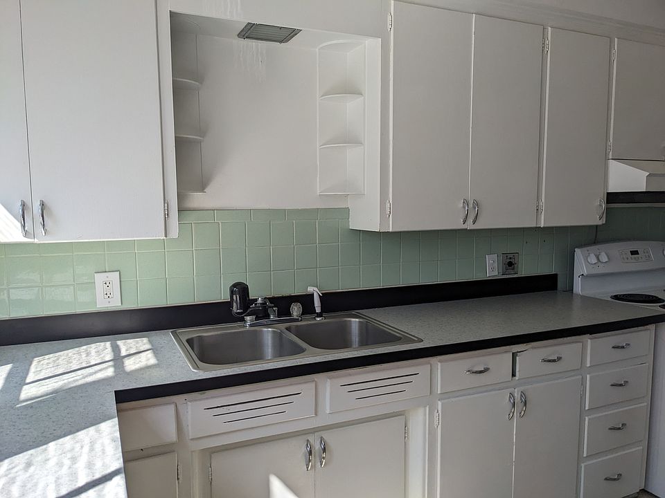1st image of 116 N 5th St E APT B