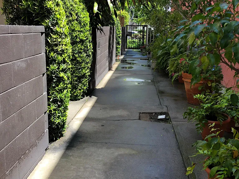 1225 Barry Ave #7 — Photo 13