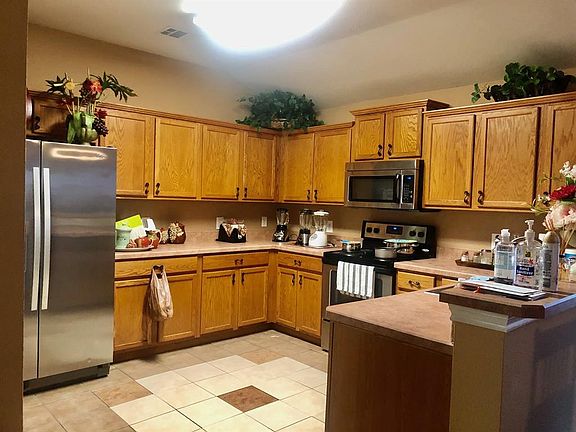 4th image of 700 Riverhead Dr