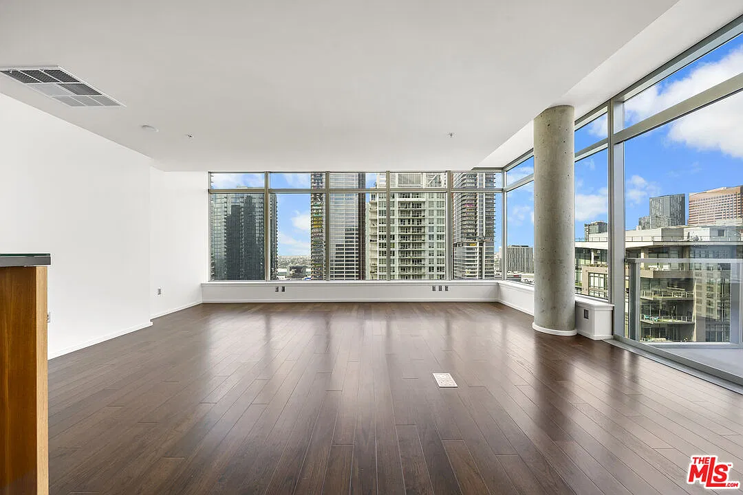 2 bed, 2.5 bath, 2320 sqft, $7,500 — Photo 2