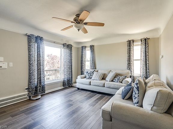 5th image of 3027 Torrington Ave