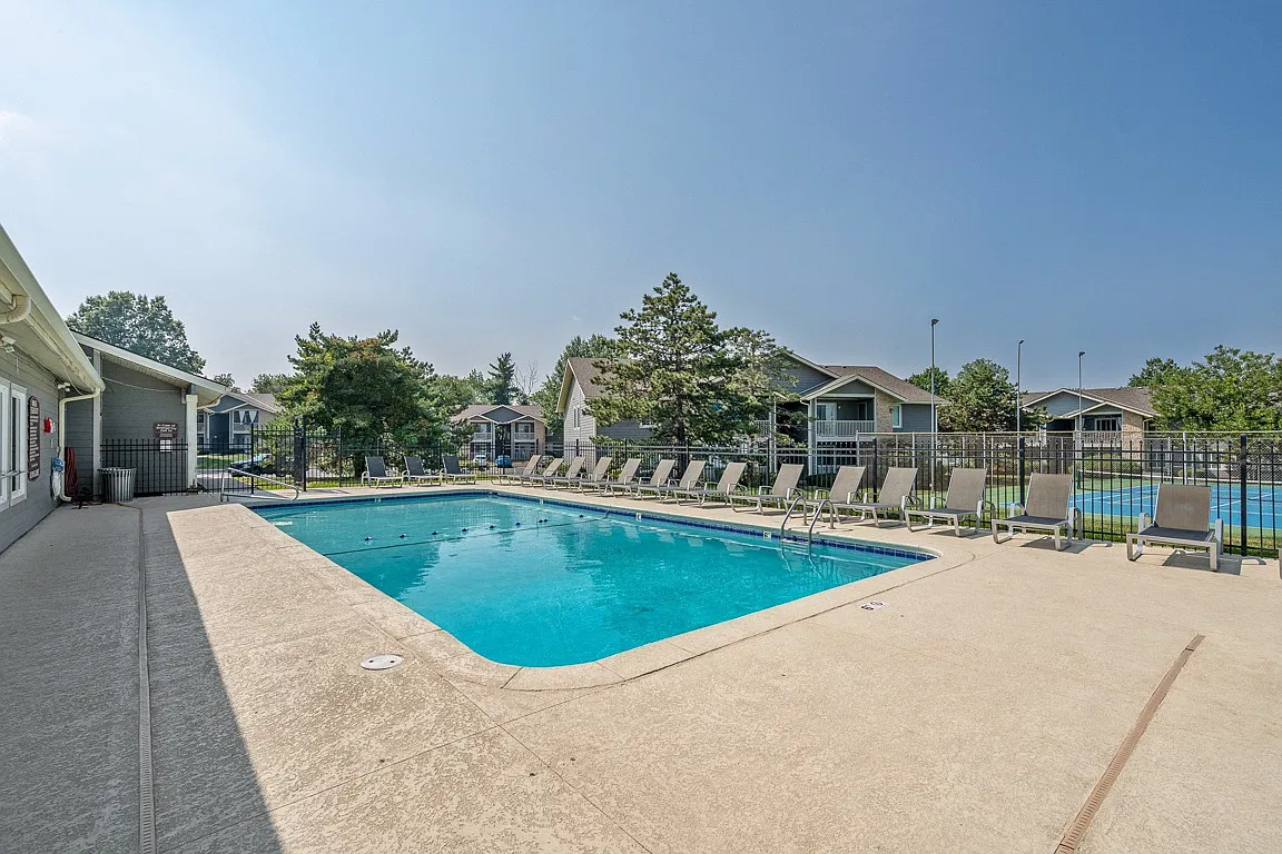 The Reserve At Barry Apartments — Photo 2