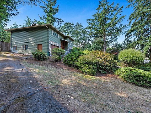 3rd image of 1488 Kingsview Rd